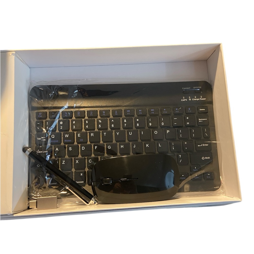 Wireless Black Keyboard and Mouse Set
